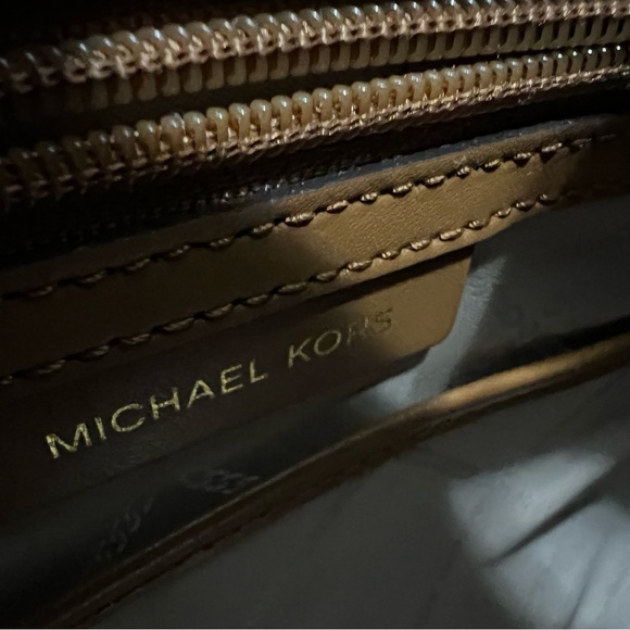 Michael Kors canvas and leather handbag - Picture 3 of 7
